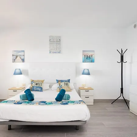 Coastal Dream With Heated Pool Feriehus