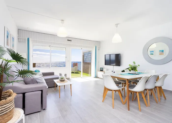 Сasa de vacaciones Coastal Dream With Heated Pool *